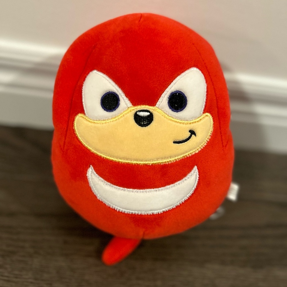Sonic the Hedgehog Knuckles plush toy - Picture 2 of 3